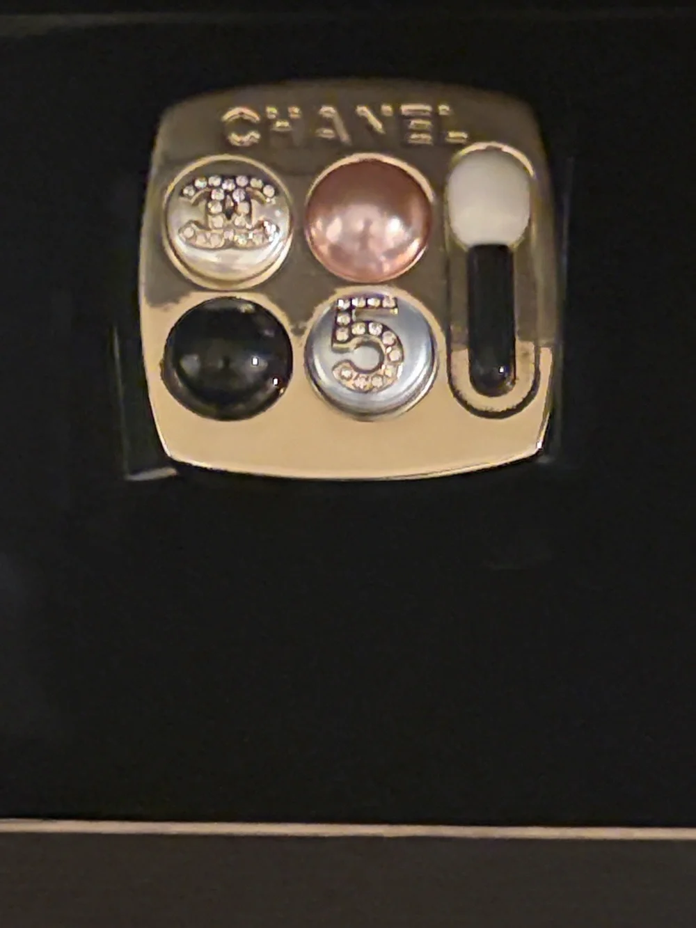 CHANEL gorgeous one